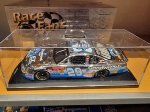 2002 AUTOGRAPHED Kevin Harvick #29 GM Goodwrench/E.T. 1/24th - Monte Carlo SS - Picture 1 of 4