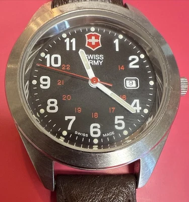 Victorinox Swiss Army 女士手表 带棕色皮革表带,黑色脸部 — 第 1/4 张图片