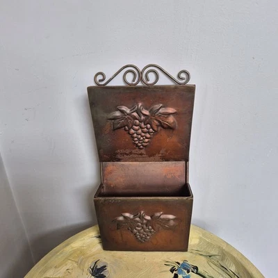 Винтажный медный настенный держатель для писем/органайзер для почты с виноградным дизайном 2 кармана - Изображение 1 из 4