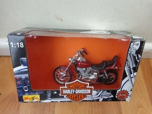 1/18 MAISTO CLASSIC XL 1200C SPORTSTER CUSTOM RED HARLEY DAVIDSON MOTORCYCLE - Picture 1 of 1