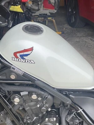 ЛИЦЕНЗИРОВАННАЯ НАКЛЕЙКА HONDA UNIVERSAL XL XR CR ATV ATC КРЫЛЬЯ на топливный бак - Изображение 1 из 4