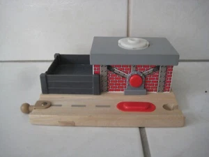 Thomas and Friends Wooden Railway Battery Operated Train Sounds Building/Tracks - Picture 1 of 8