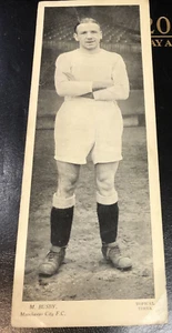 TARJETA COMERCIAL DE FÚTBOL AMERICANO RETRATOS PANEL TIEMPOS TÓPICOS MATE BUSBY MANCHESTER CITY - Imagen 1 de 2