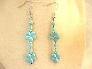 Pendientes colgantes colgantes de 3" acrílico azul flores y cuentas tono plata detalles y cables - Imagen 1 de 3