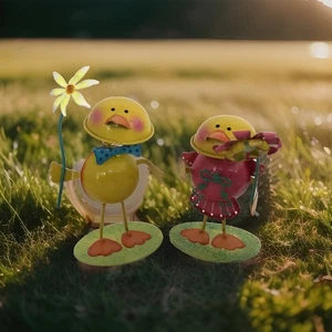 (2) Pier 1 Import's Ostern/Frühling Garten Metallzwerg 4" Zoll Entenpaar - Bild 1 von 8