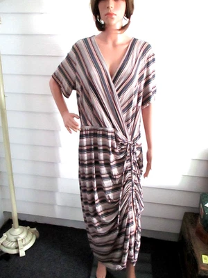 Maxi vestido cruzado lateral acanalado estampado a rayas Lane Bryant para mujer talla 18/20 Foto 1 de 4