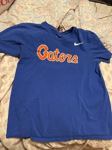 Herren Nike Florida Alligatoren T-Shirt Größe Small - hat kleine Punkte Flecken auf der Unterseite - Bild 1 von 2
