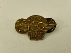 Harley-Davidson HOG 2007 LADIES OF HARLEY Wings 1.25" x .75" PIN lapel - Picture 1 of 3