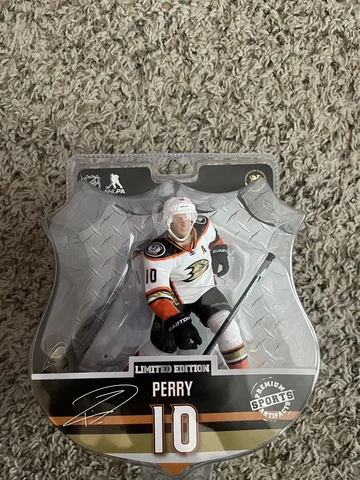 NHL Anaheim Ducks COREY PERRY 6" Figure Imports Dragon 2015 Cover