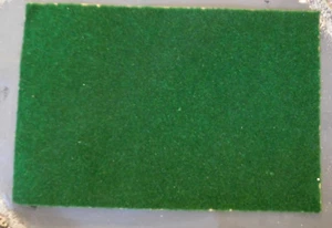 eine dunkelgrüne Rasenmatte, Grasmatte,  20 x 30 cm für den Landschaftsbau - Bild 1 von 3