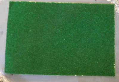 eine dunkelgrüne Rasenmatte, Grasmatte,  20 x 30 cm für den Landschaftsbau - Bild 1 von 3