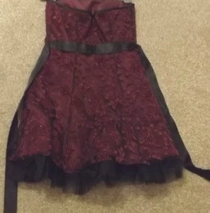 DAMEN MORGAN & CO WEINROT & SCHWARZ GEBLÜMT TRÄGERLOS PARTYKLEID GRÖSSE 3/4 UK 6? - Bild 1 von 3