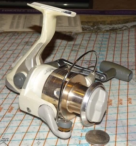 SHIMANO AERO STRADIC 4000 SPINNING FISHING REEL *SUPER LIGHT to MEDIUM ACTION ! - Picture 1 of 6