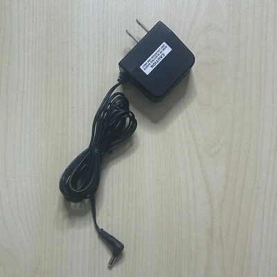 Adaptador CA Insignia Modelo E-AWB135-090A +9V 1.5A Foto 1 de 4