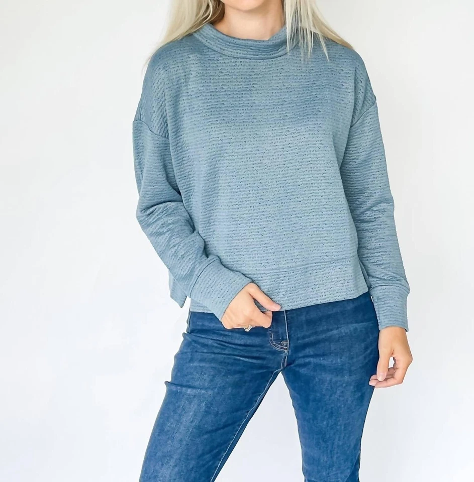 Blusa tribal enrugada malha ombro caído funil pescoço azul ardósia - Imagem 1 de 1