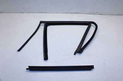 Canal de funcionamiento de ventana de puerta trasera izquierda Mercedes-Benz ML350 12-15 con correa resistente al clima Foto 1 de 4