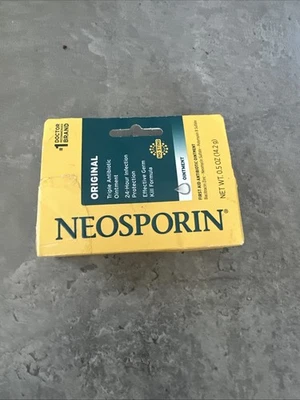 Мазь антибиотик первой помощи Neosporin оригинальная с бацитрацином цинком 11/2025 - Изображение 1 из 3