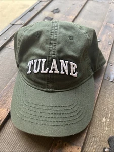 Gorra Tulane Green Wave Legacy Correa Trasera Verde Oliva Blanco Escritura Ajustable - Imagen 1 de 6
