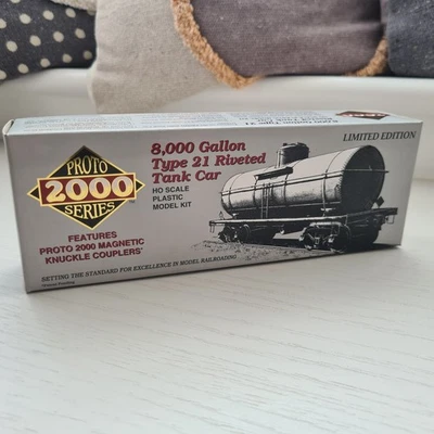 Proto 2000 Ser. 8000 Gal. Type 21 Riveted Tank Car HO Scale Kit PHIL QUARTZ #518 - Image 1 of 4