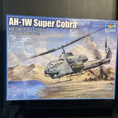 KIT MODELO HELICÓPTERO SUPER COBRA TROMPETER 05116 AH-1W-NUEVO EN CAJA ESCALA 1/35 Foto 1 de 4