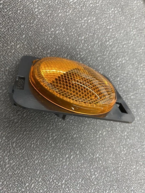 Lámpara marcadora lateral izquierda Jeep Wrangler 2007-18 OEM# 55078145AA Foto 1 de 4