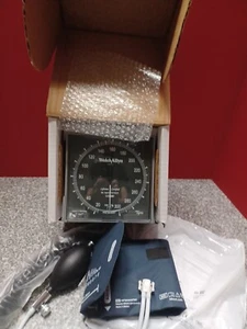 New Welch Allyn 767 Blood pressure Guage Adult cuff and tube. No basket. - Picture 1 of 3