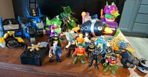 40+ Pezzi Fisher Price Imaginext DC Super Friends Figure Veicoli Batman Robin - Foto 1 di 11