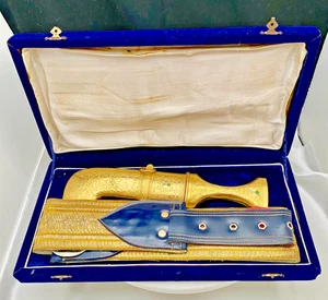 SAUDI ARAB GOLD ELECTROPLATED JAMBIYA DAGGER 11", EMBROIDERED BELT LUXURY BOX vg - Picture 1 of 18