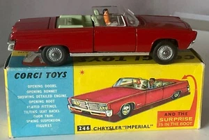 CORGI 246 CHRYSLER IMPERIAL WITH FIGURES & GOLF BAG. EXCELLENT MODEL & BOX. - Picture 1 of 18