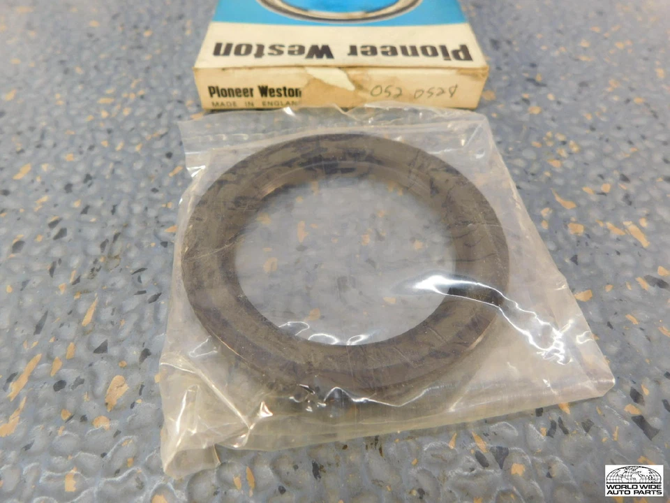 Triumph GT6 MK2 MK3 Rotoflex Outer Rear Axle Seal GHS130 WRM151 UK 1968-1973 — 第 1/1 张图片