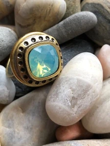 ANILLO MICHAL GOLAN De Colección Firmado CRISTAL AZUL ÓPALO TALLA 7 Latón Ajustable Tono Dorado - Imagen 1 de 4