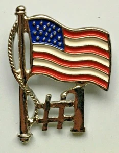 #1 USA Flag Lapel Pin Enamel Painted Vintage New Patriotic Waving Flag - Bild 1 von 2