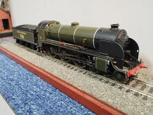 Hornby N15 Class locomotive in Southern Green. - Picture 1 of 9