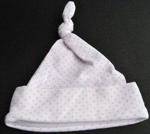 NEU weiß rosa gepunktet gepunktet Beanie 100 % Baumwolle Baby Mütze 0-3 Monate - Bild 1 von 1