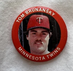 1984 Vintage Fun Foods Buttons Pin Baseball Tom Brunansky Minnesota Twins #130 - Picture 1 of 2