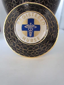 RN EINGETRAGENE KRANKENSCHWESTER LOGO Erwachsene 190 Pfund Trennwand schwarz Onyx Bronze Urne - Bild 1 von 4