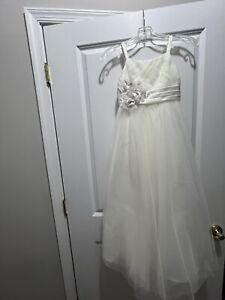 Ivory off white beautiful new flower girl wedding dress size 7
