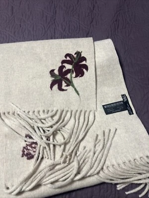 Bufanda Zara beige 84 pulgadas con flor Foto 1 de 4