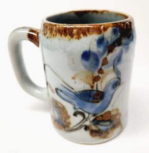 Bonita taza de café de cerámica de gres pesado hecha a mano vintage azul pájaro marrón flores - Imagen 1 de 10