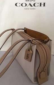 COACH 28484 1941 ROGUE Bolso de hombro Glovetanned Pebble Leather OL / Chalk NWT - Imagen 1 de 12