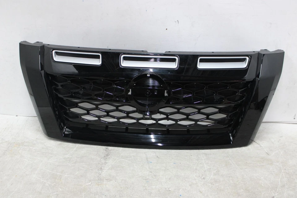 22 23 24 25 NISSAN PATHFINDER Grille - Imagem 1 de 4