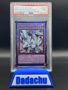 YU-GI-OH RA04-QUARTER CENTURY STAMPEDE EN055 DRAGON MASTER MAGIA PUR PSA 9 - Picture 1 of 2