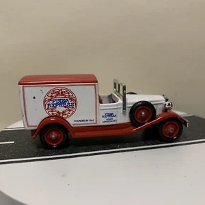 Lledo Days Gone 1933 Packard Town Van Pizza Express Delivery White & Red, VTG NM - Picture 1 of 19