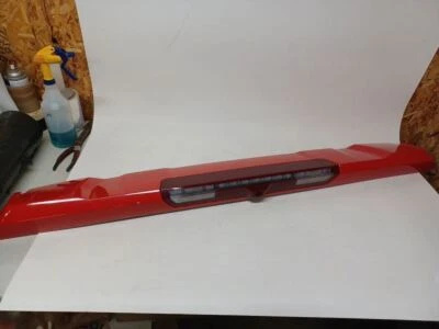 Alerón trasero rojo 85546437 con luz y cámara para 2024 Silverado 2500 2877810 Foto 1 de 4