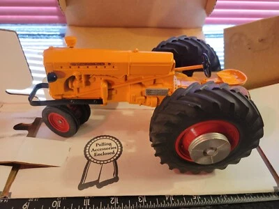 Minneapolis Moline U Pulling Tractor 1/16 Diecast Replica Collectible, SpecCast - Image 1 of 4