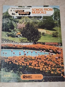 Vtg Hal leonard EZ Play Today Songs From Musicals Song Book Piano Guitar Vocal - Picture 1 of 3
