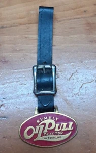 Reloj Rumley Oil Pull Tractor Rojo Llavero La Porte, Ind. Una edición clásica RARA BONITA - Imagen 1 de 6