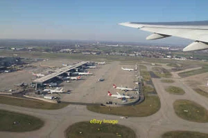 Foto 6x4 Terminal 2, Aeropuerto de Heathrow Feltham\/TQ1073 Vista desde un plano c2022 - Imagen 1 de 1