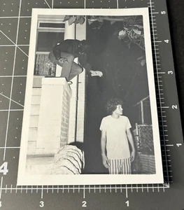 1960s WOLFMAN Werewolf Creepy HALLOWEEN Costume Man MASK Vintage Snapshot PHOTO - Picture 1 of 3