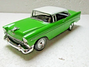 gebautes Plastikmodell 1956 Chevrolet von Monogram im Maßstab 1/24 - Bild 1 von 9